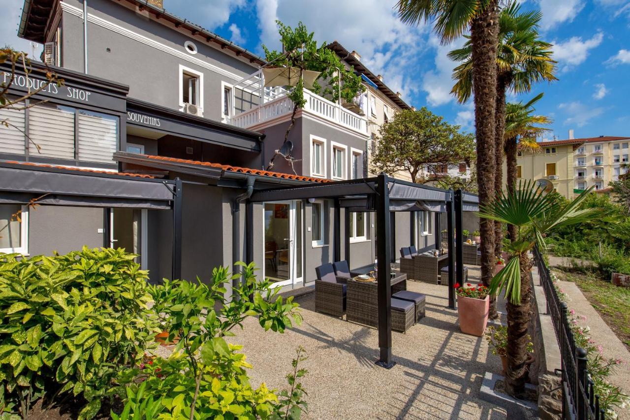 Villa Clara Lovran Bagian luar foto